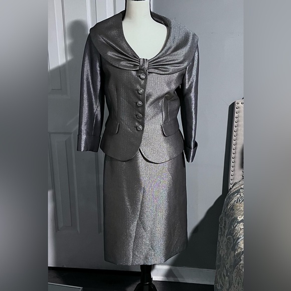 Larry Levine Shiny Silver Gray Skirt Suits size 6 Lined shawl collar NEW Church - Picture 1 of 10